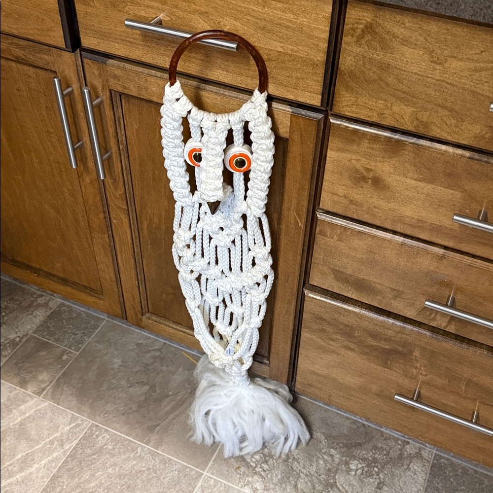Vintage 1970s White Owl macramé plant pot holder